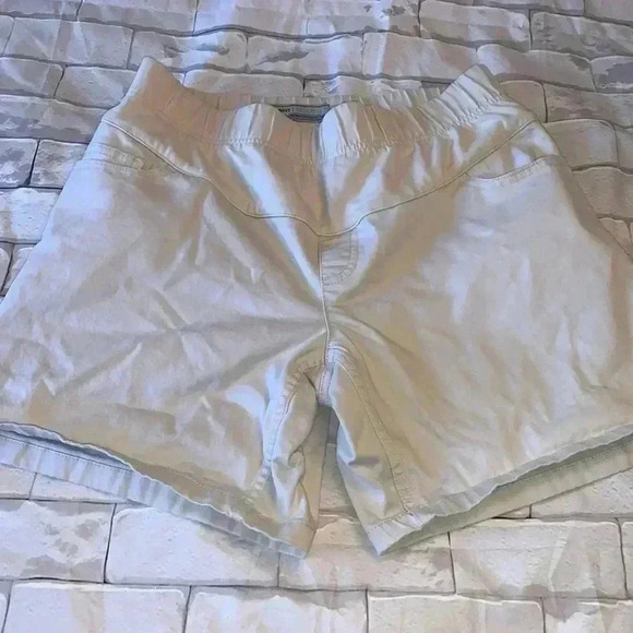 Old Navy Pants - OLD NAVY MATERNITY Shorts size small